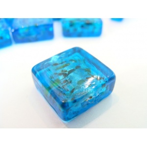 vinutá perle, kostička, barva modrá, zabarvené sklo s barevným žíháním, 15x15 mm